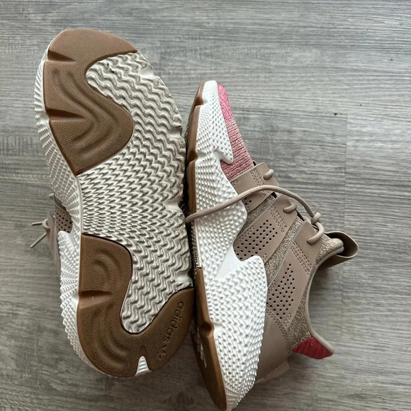 Adidas shoes  Size 5.5 fit like 6 excellent condition - Picture 4 of 8